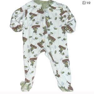 Newborn baby clothing